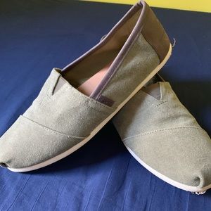 Toms